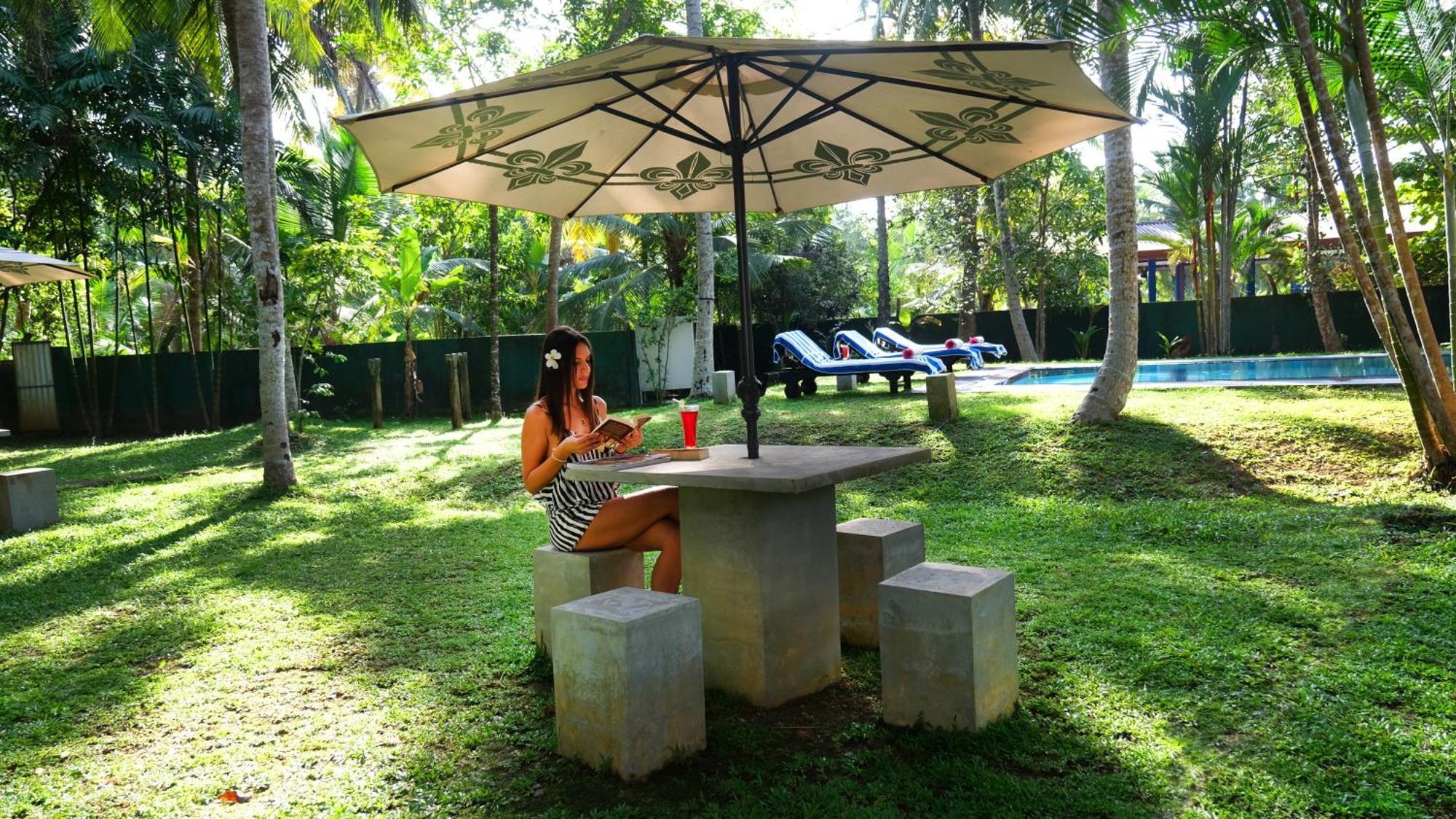 Chandra Villa Ayurveda Resort Bentota Buitenkant foto