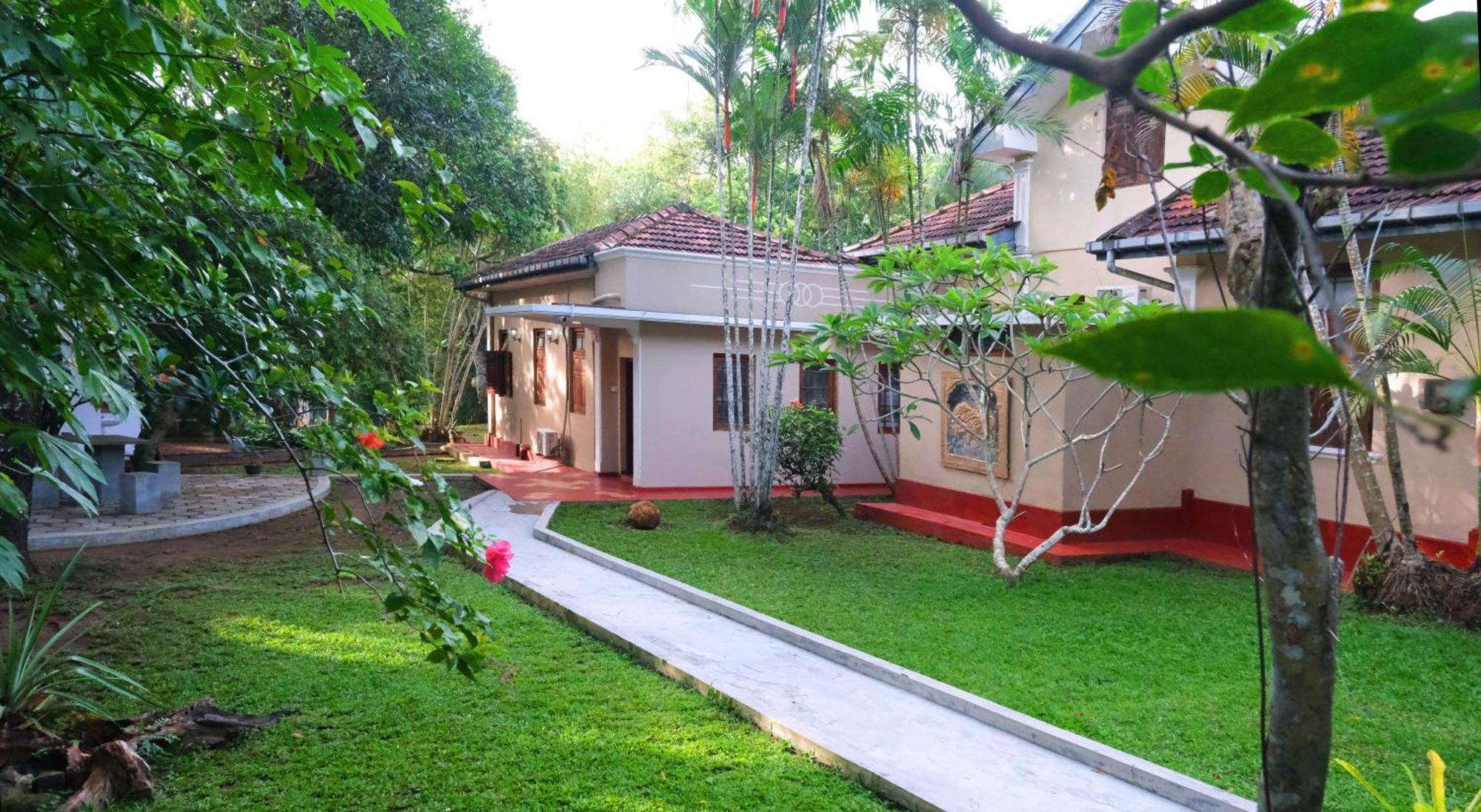 Chandra Villa Ayurveda Resort Bentota Buitenkant foto